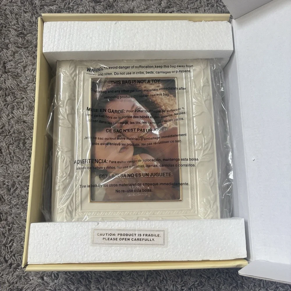 Lenox Portrait Gallery 5x7 Frame New With A Flaw,‎ With Box